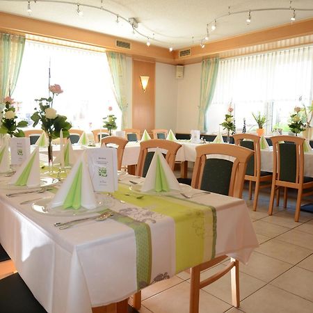 Gasthof Zur Post Hotel Und Parkplatz Vohenstrauss Bagian luar foto