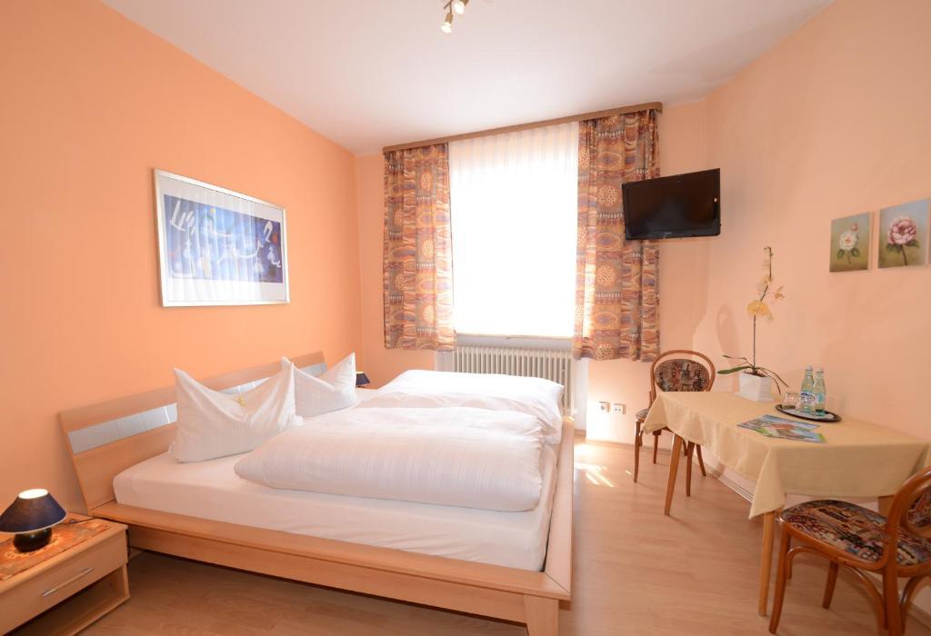 Gasthof Zur Post Hotel Und Parkplatz Vohenstrauss Ruang foto