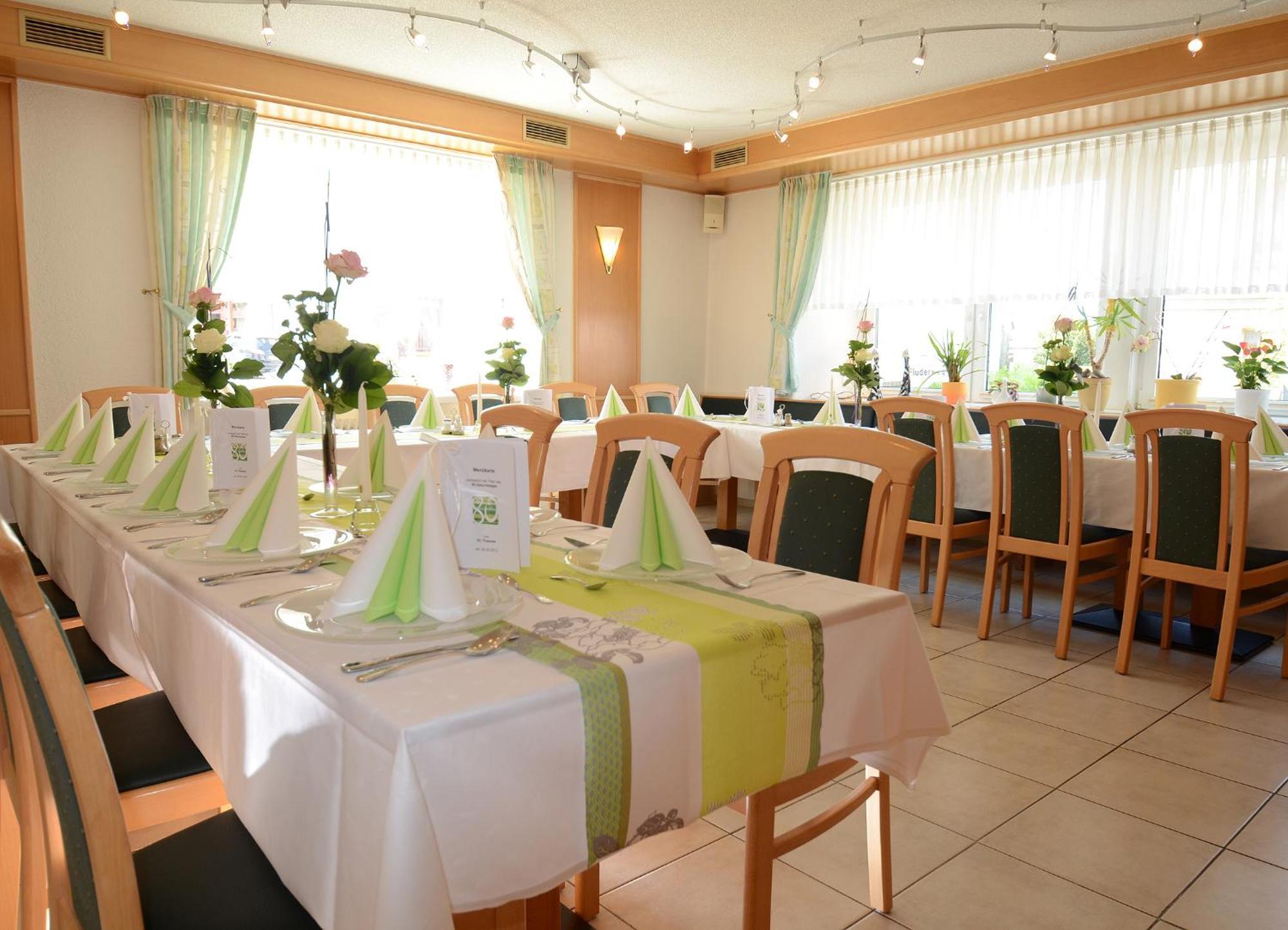 Gasthof Zur Post Hotel Und Parkplatz Vohenstrauss Bagian luar foto