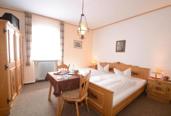 Gasthof Zur Post Hotel Und Parkplatz Vohenstrauss Bagian luar foto