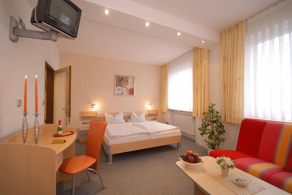 Gasthof Zur Post Hotel Und Parkplatz Vohenstrauss Ruang foto